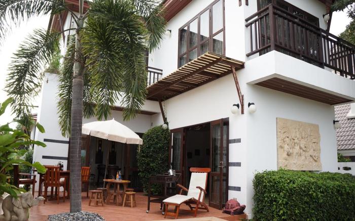 VIP Chain Resort Pool Villa