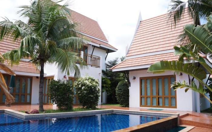 VIP Chain Resort Pool Villa