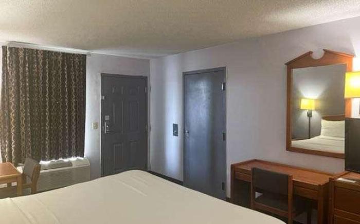 Studio 6  Suites Louisville, KY - Airport Expo Center