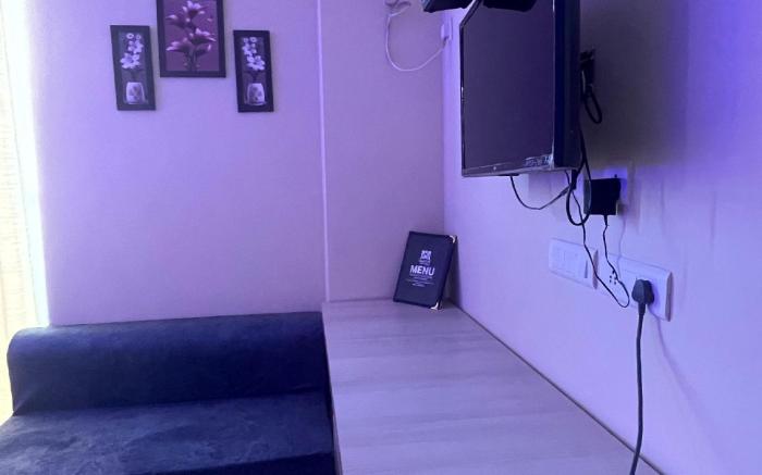 Blue Men Apartment 