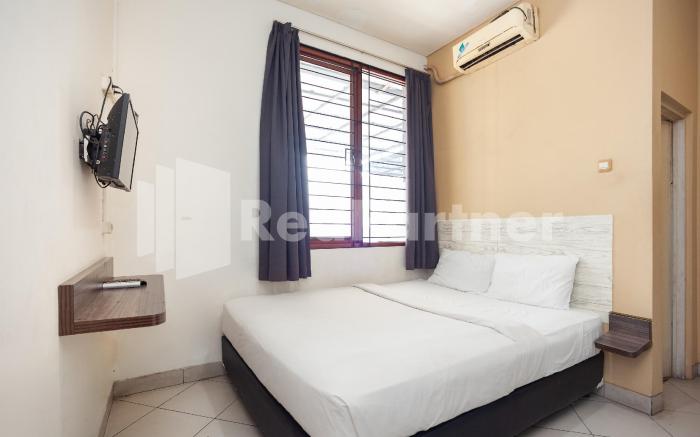 One 2 Residence near Slipi Jaya Mall Mitra RedDoorz