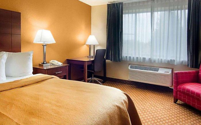 Super 8 by Wyndham Sturtevant/Racine