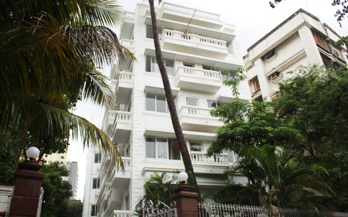 White House By Maxxvalue Bandra