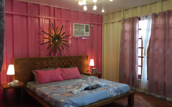 Queens Strawberry Farm Pink Room