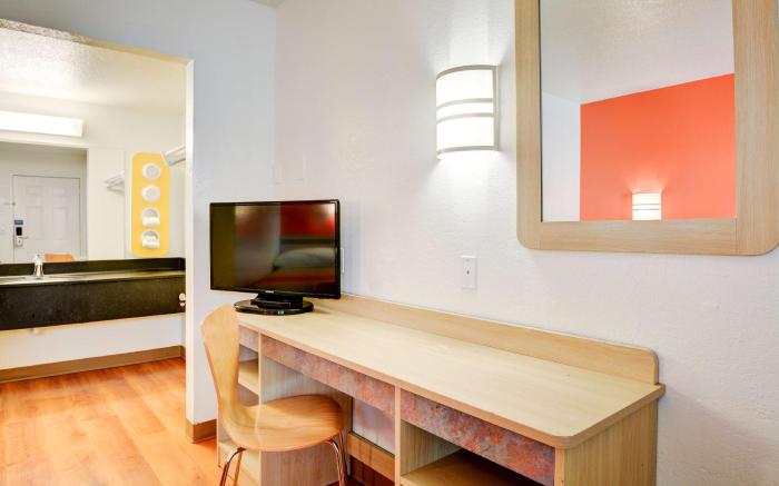 Motel 6 Southington, CT - Hartford