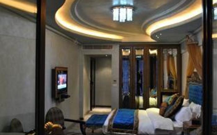 Q Hotel
