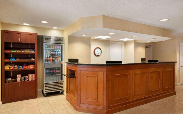 Hawthorn Suites by Wyndham Tinton Falls