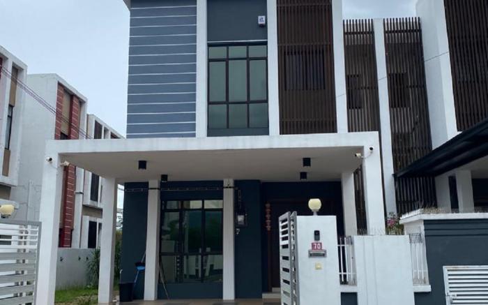 F4 ROOM 4 PRIVATE BATHROOM 4B12B 5 min City Center