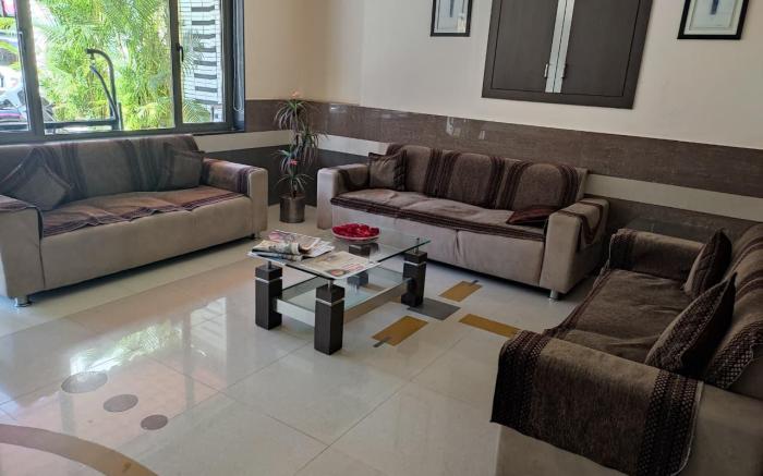 Hotel Raviraj Palace