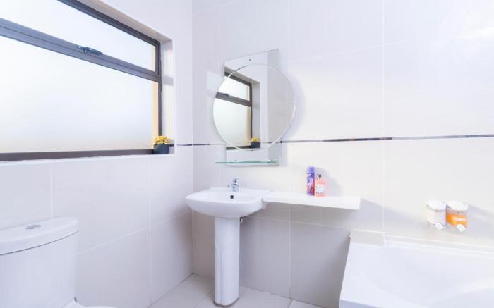 Ezulwini Guest House - Executive Double Room with pool view, 2 guests in Balito