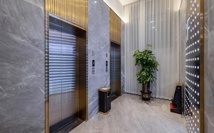 Borrman Hotel Guigang Macaojiang Park High-speed Railway Station