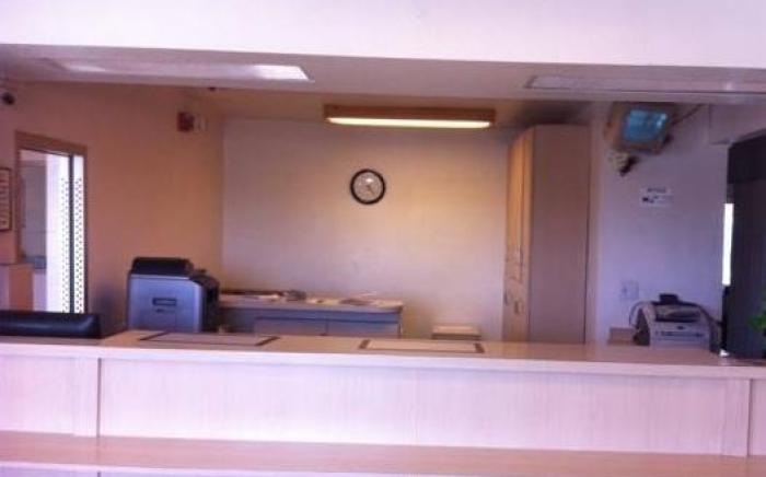 Hilltop Inn & Suites