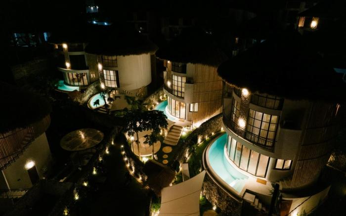 Hillstone Luxury Village