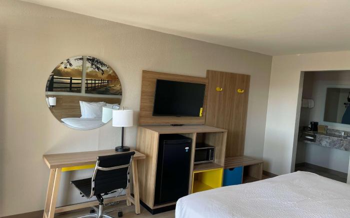 Days Inn by Wyndham Montgomery I-85