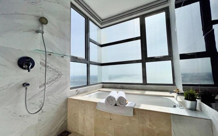 Melaka Silversc@pe Stay -3room/8pax/55"tv/TV-Box