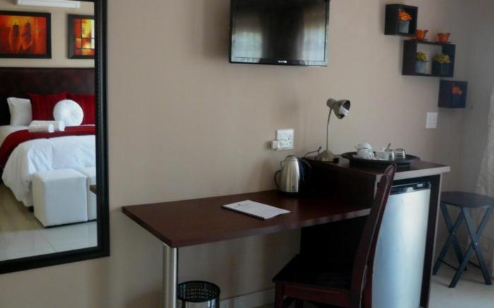 Luxury Executive Double Room for 2 guests with ensuite bathroom, in Ballito