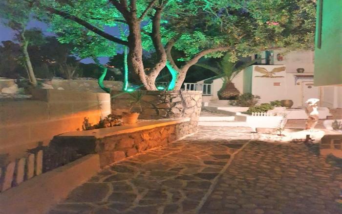 Spacious Room in Creta for 3 people, with Ac, Swimming Pool and Nature