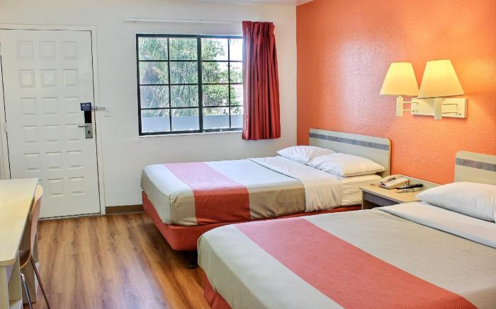 Motel 6 Coalinga, CA - East