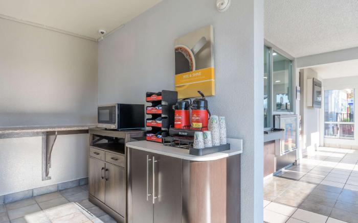 Motel 6 Hayward, CA – Silicon Valley Gateway