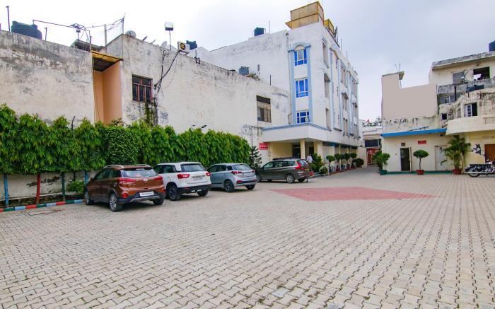 FabHotel Jalandhar Corporate Suites