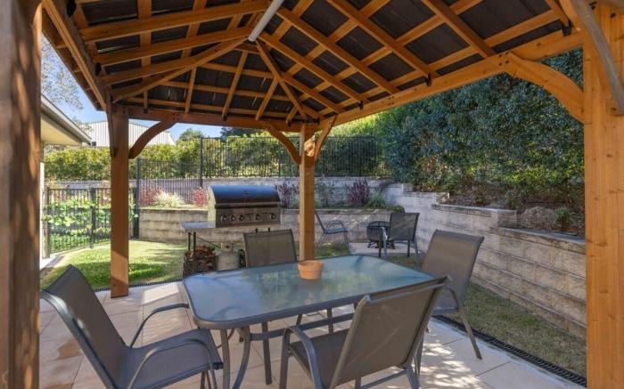 Luxury, Cosy Villa Close to Glass House Mountains!