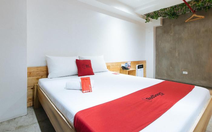 RedDoorz Plus @ Boni Avenue Mandaluyong