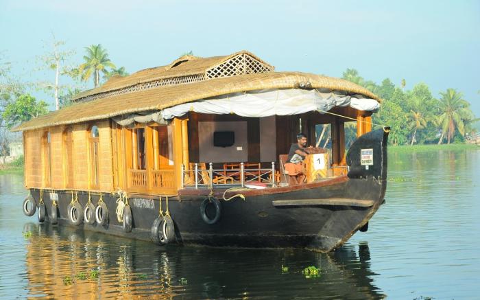 COCO Houseboats