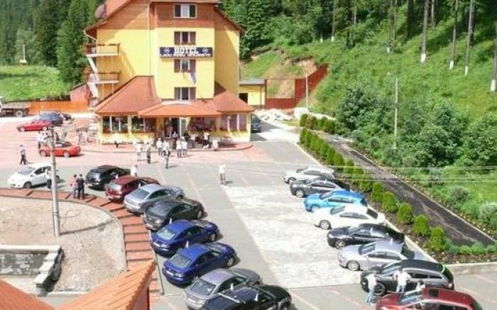 Hotel Lacu Rosu