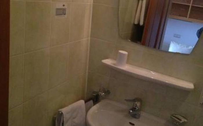 Presulis Hideaway Apartments & Restaurant