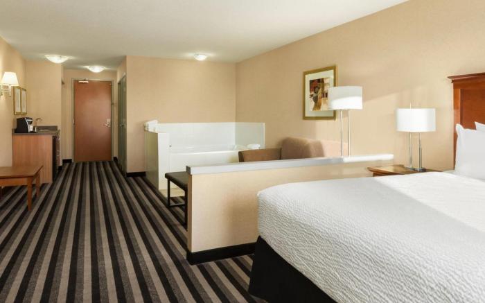 Days Inn & Suites by Wyndham Edmonton Airport