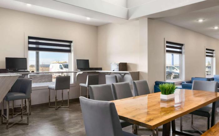 Days Inn by Wyndham Calgary North Balzac