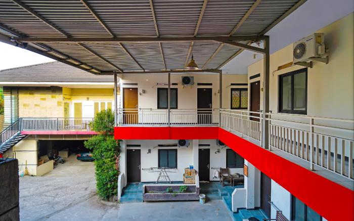 OYO Life 92641 Guest House Palinggihan Ii