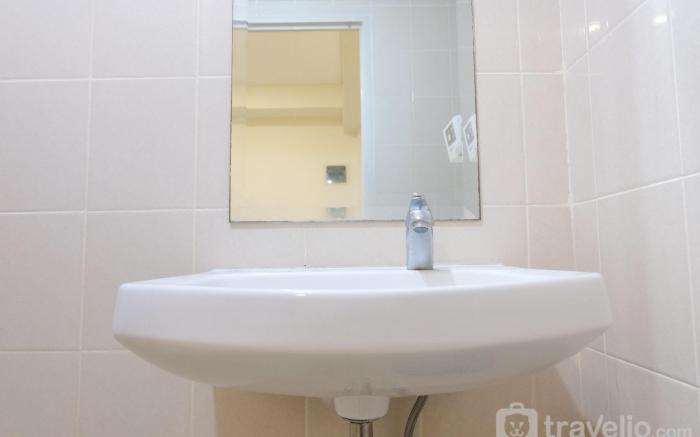 Strategic 1BR at Parahyangan Residence By Travelio