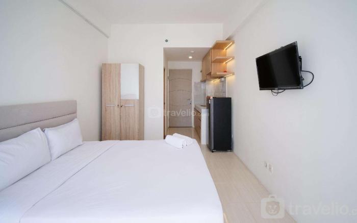 Compact Strategic Studio Bale Hinggil By Travelio