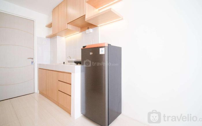 Compact Strategic Studio Bale Hinggil By Travelio