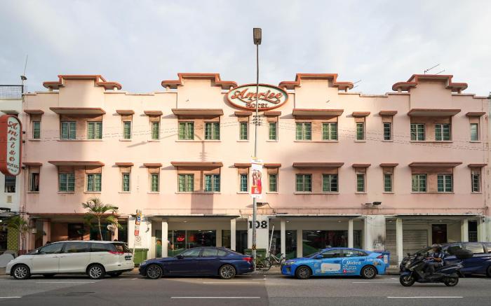 Amrise Hotel(Check in at 10PM, Check out at 9AM)