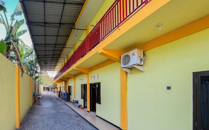 Sion Homestay Mitra RedDoorz near Terminal Kertajaya Mojokerto