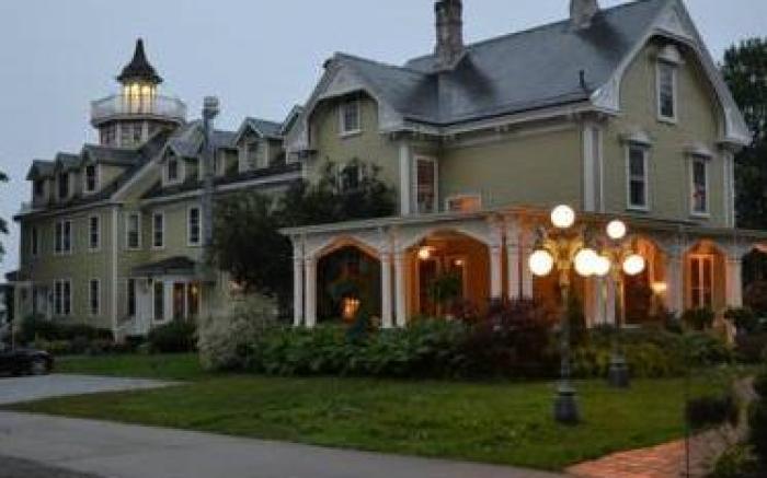 Captain Nickels Inn