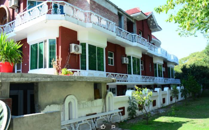 Baani Signature Hotel