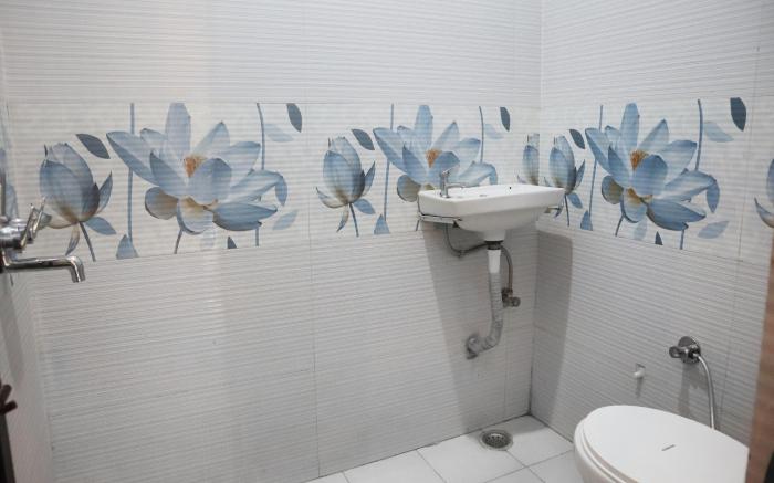 Laugh tale hostel