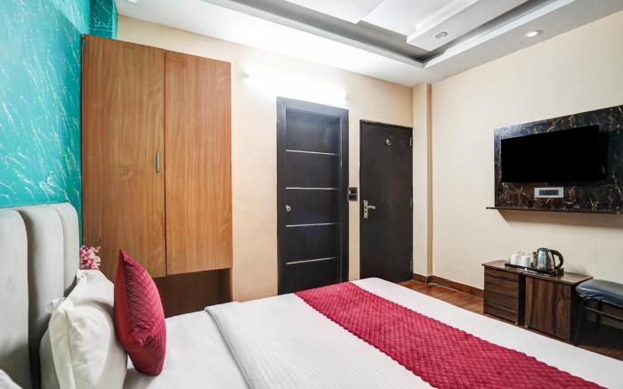 Hotel Twamev Couple Friendly Laxmi Nagar