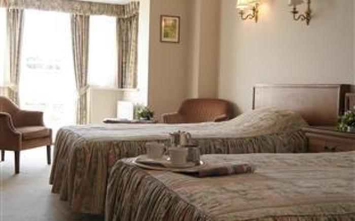 South Lawn Hotel