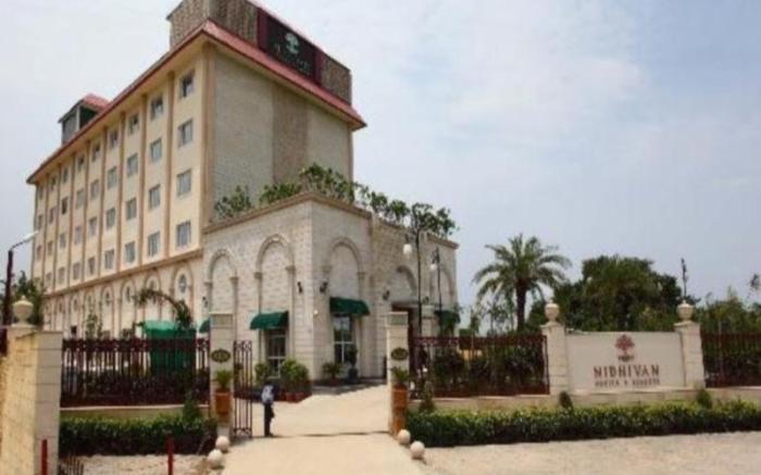 Nidhivan Sarovar Portico Vrindavan
