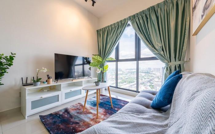 Continew 1BR High TRX Mall King Bed 100Mbps Wi-Fi