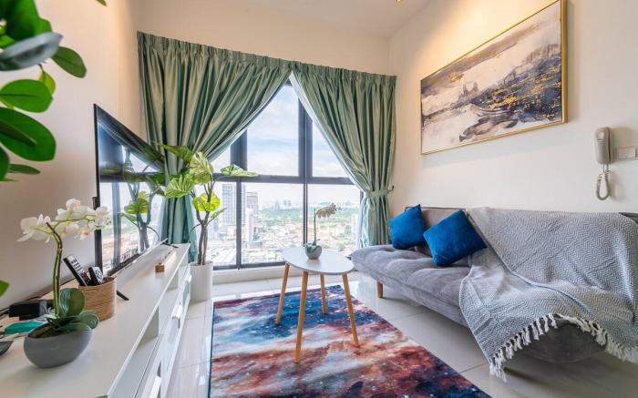 Continew 1BR High TRX Mall King Bed 100Mbps Wi-Fi