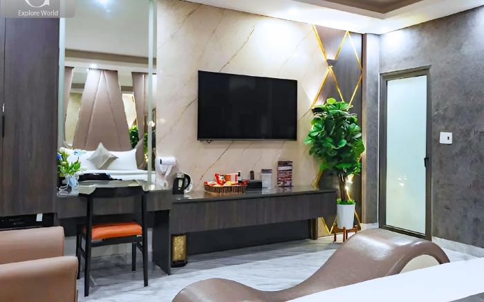 Queen Luxury Hotel