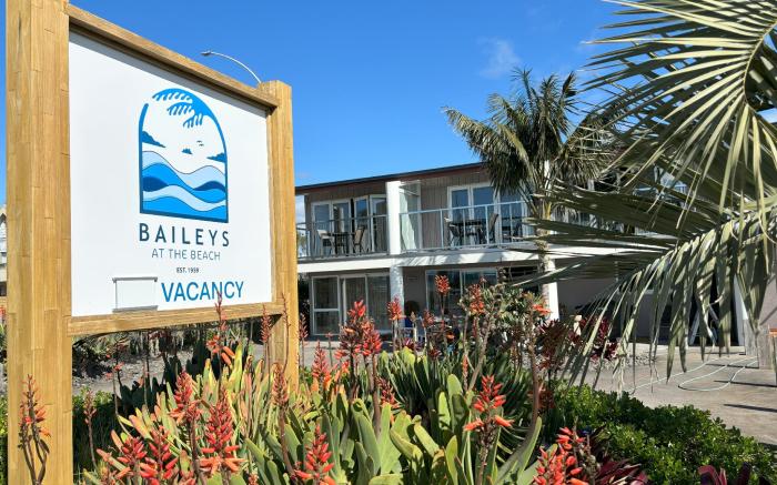 Baileys At The Beach Motel