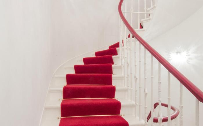 Edinburgh Castle Apartments & Suites
