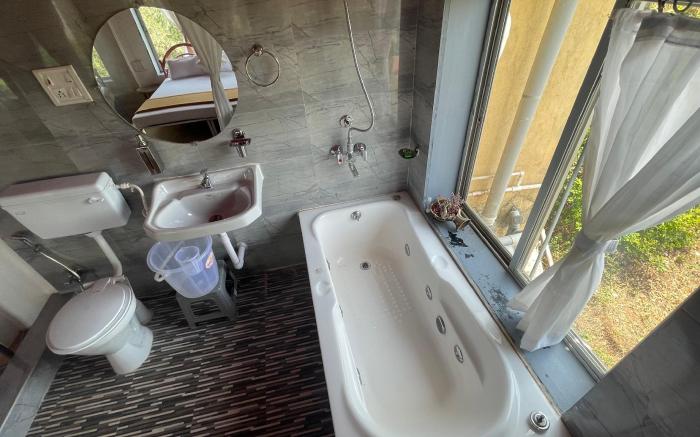 JACUZZI / SPA Bath Suite 