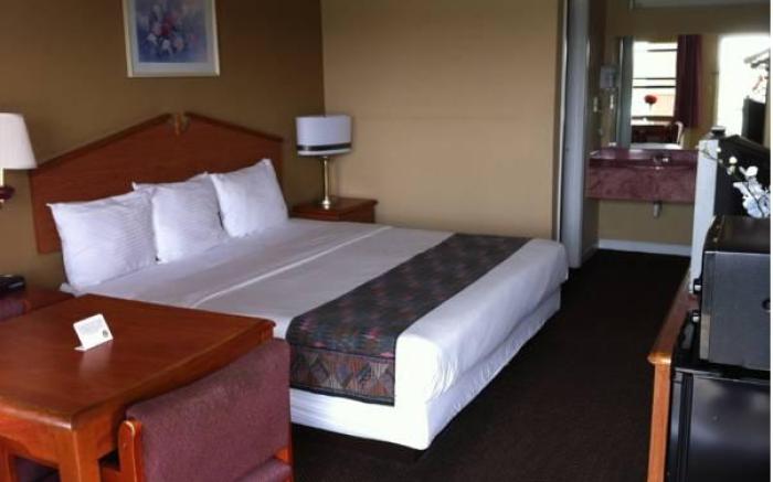 Deluxe Inn